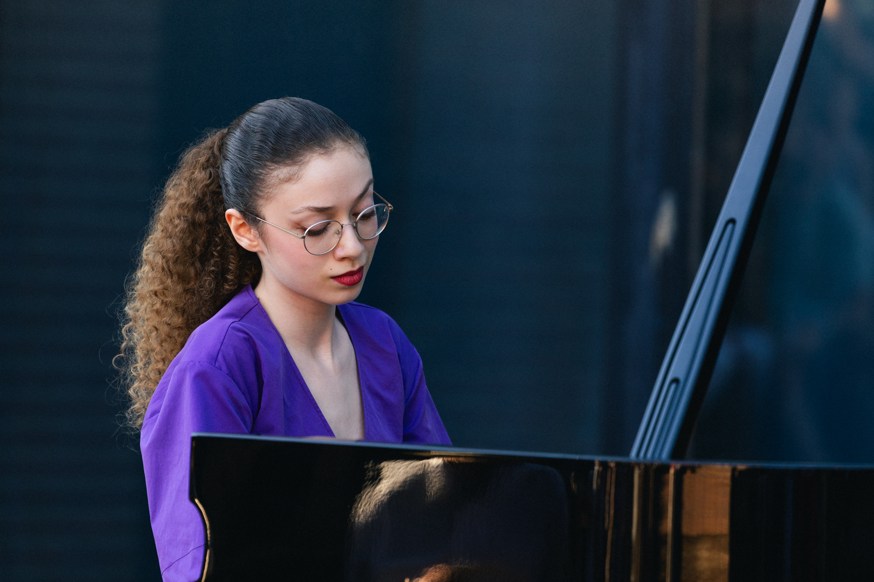 La pianiste Arielle Beck, photographiée par Valentine Chauvin au Festival de Piano de la Roque d'Anthéron en juillet 2024