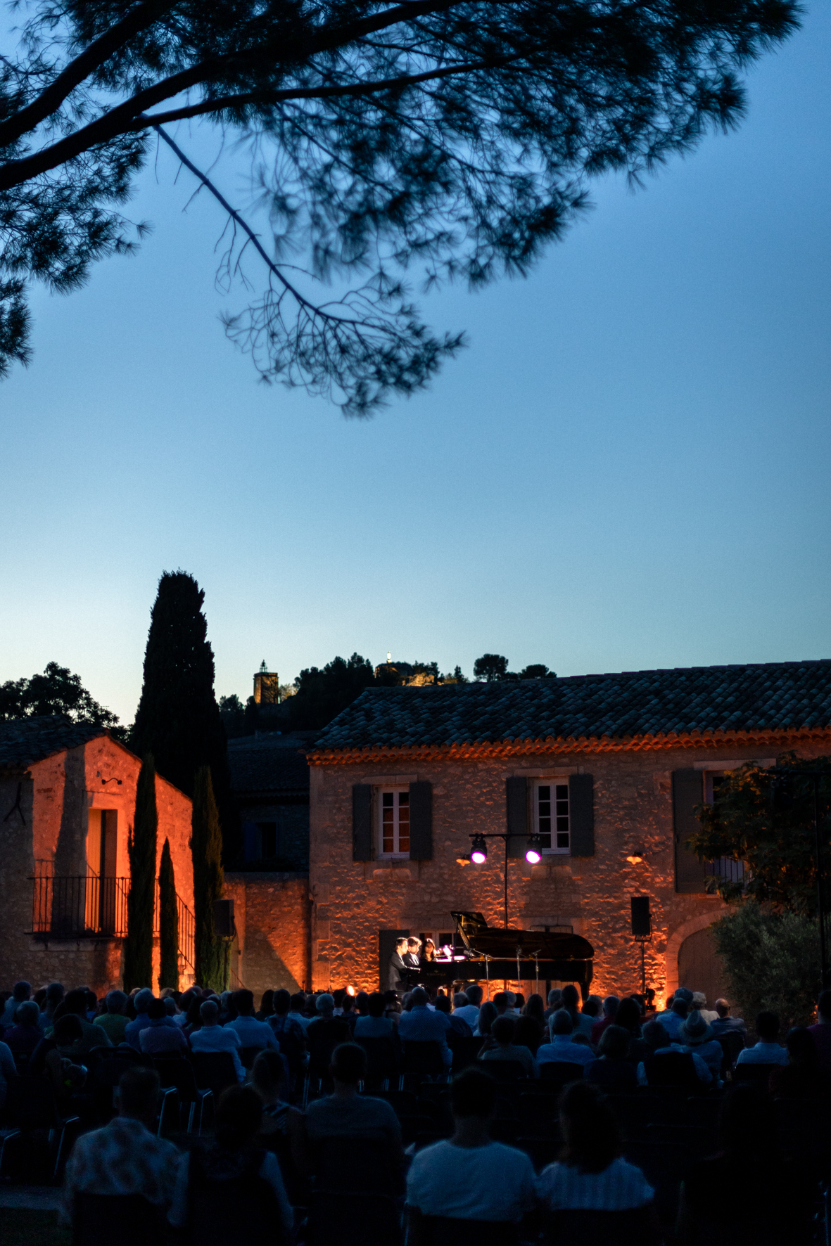 Le duo de pianistes Geister Duo à Mimet, photographiés par Valentine Chauvin au Festival de Piano de la Roque d'Anthéron en juillet 2024