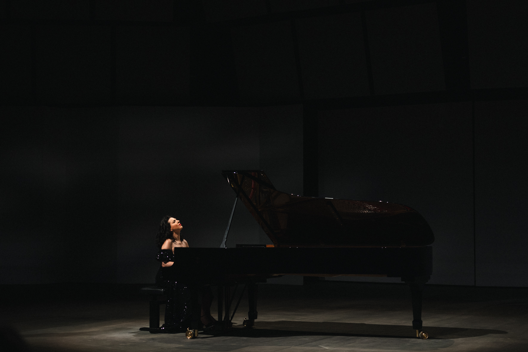 La pianiste Khatia Buniatishvili photographiée par Valentine Chauvin au Festival de Piano de la Roque d'Anthéron en août 2024
