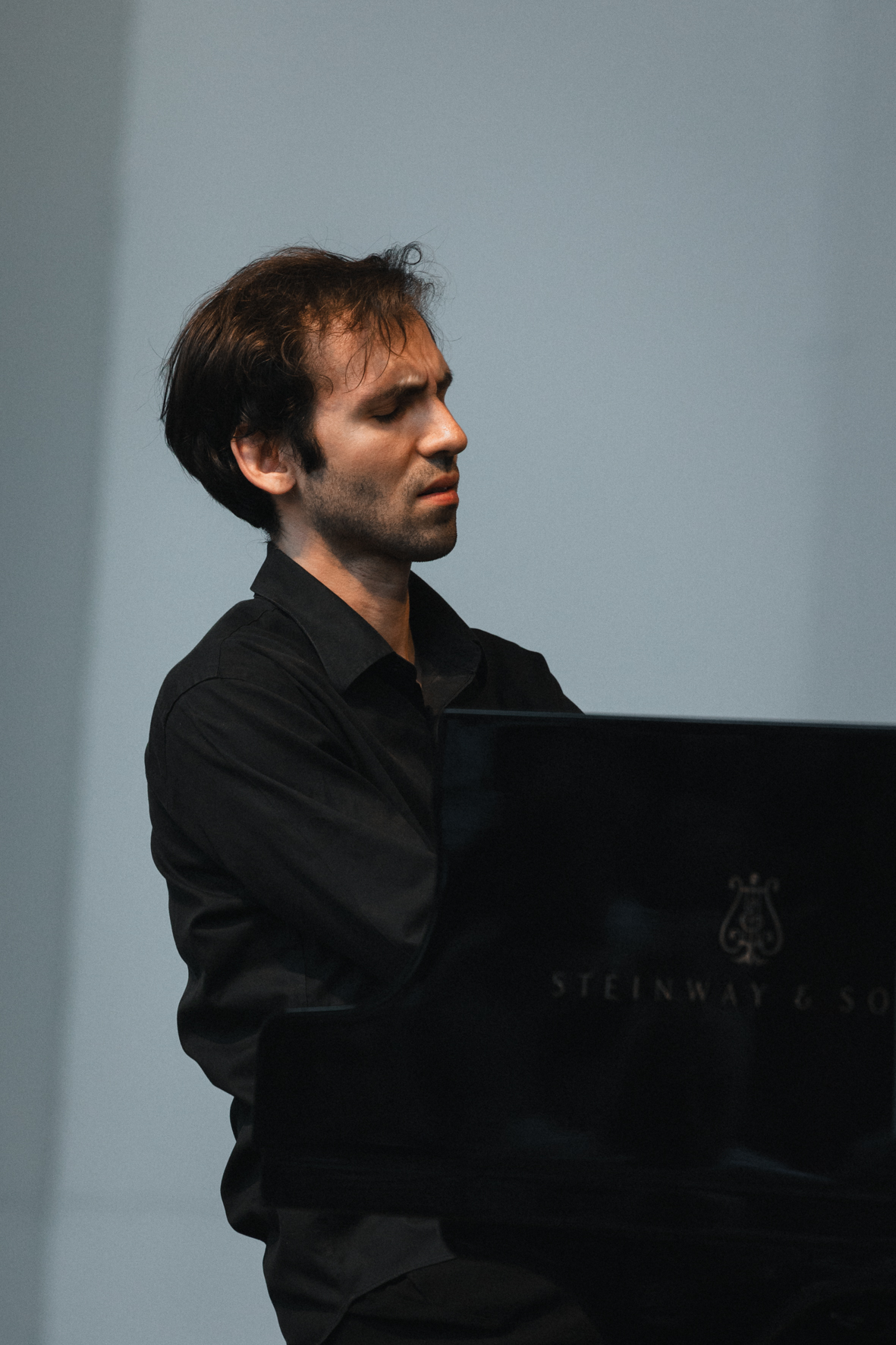 Le pianiste Alexandre Kantorow photographié par Valentine Chauvin au Festival de Piano de la Roque d'Anthéron en août 2024