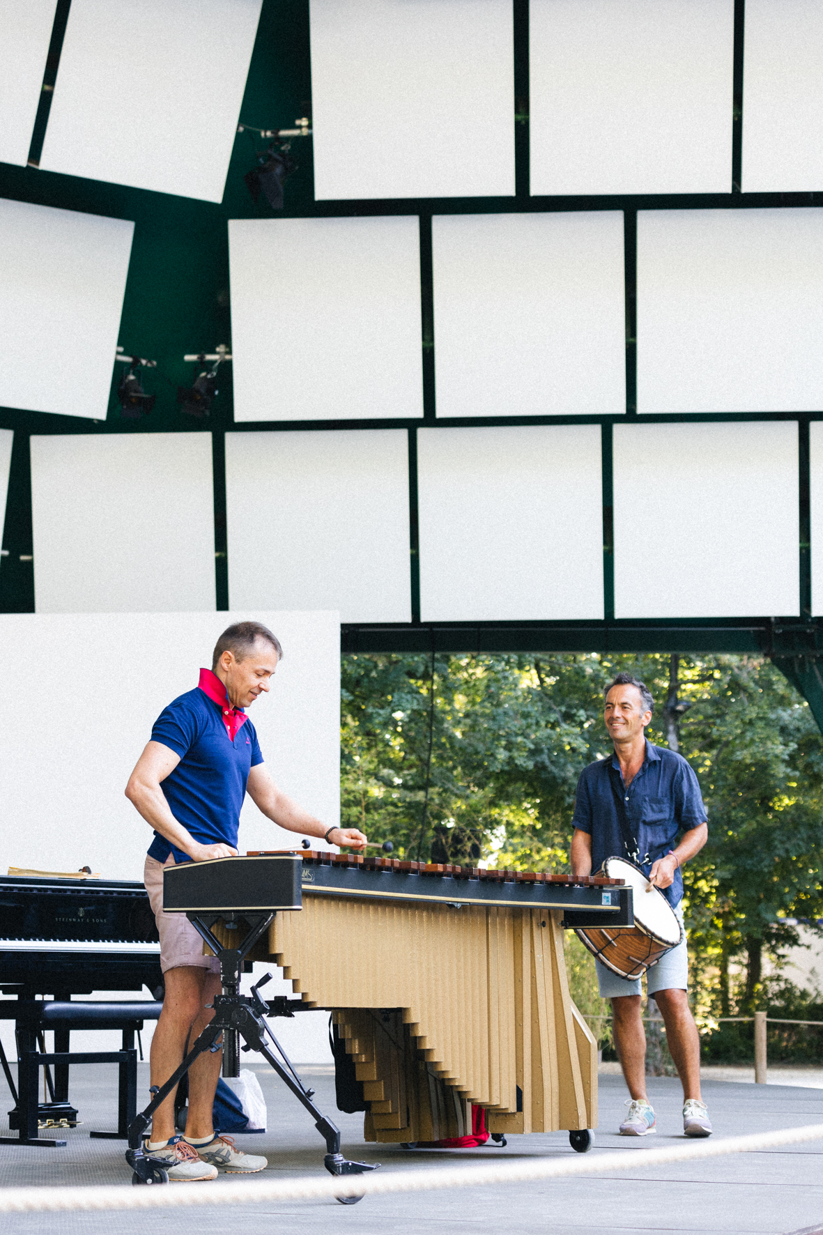 Les percussionnistes Camille Baslé et Georgi Varbanov photographiés par Valentine Chauvin au Festival de Piano de la Roque d'Anthéron en août 2024