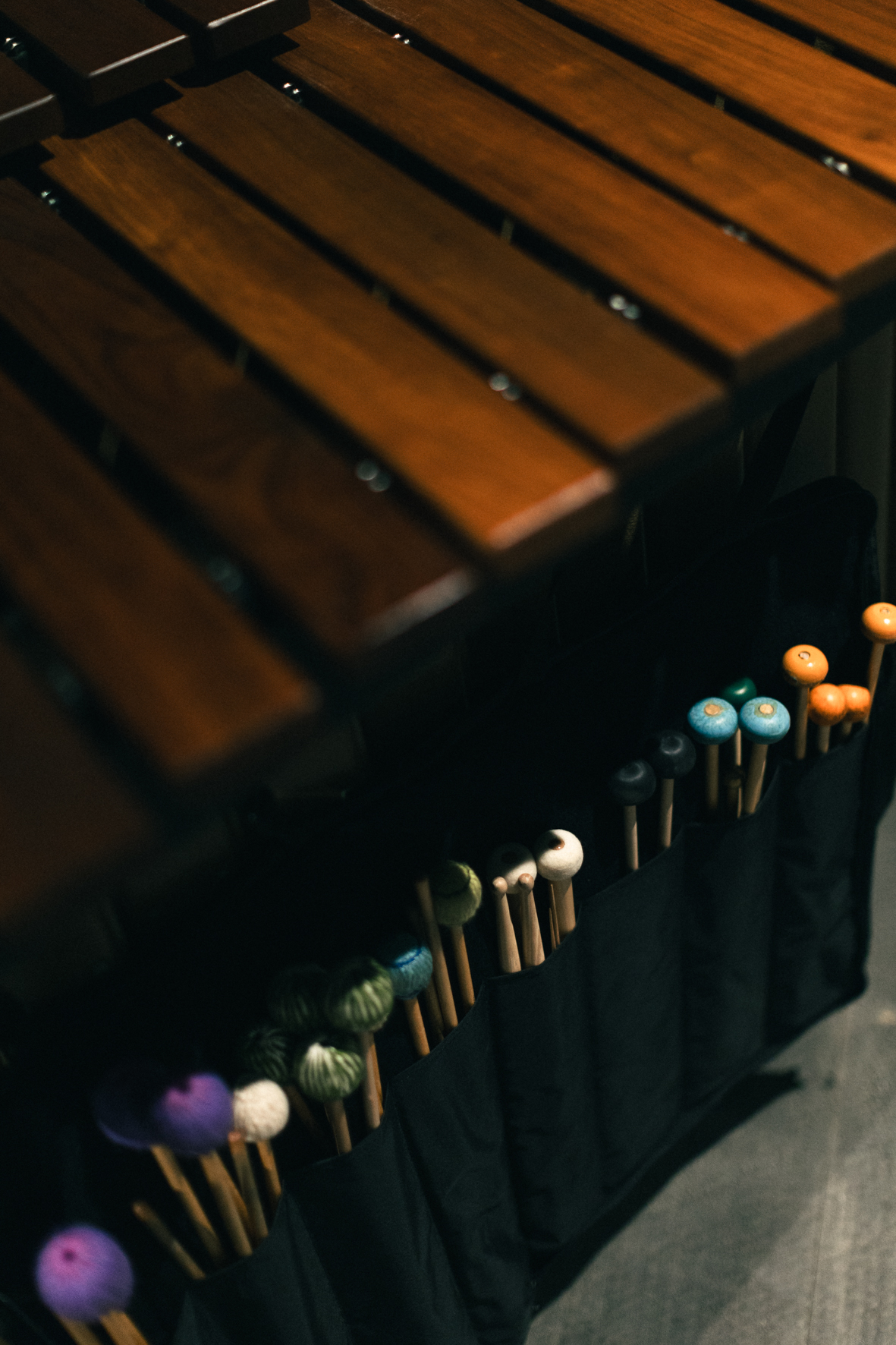 Le marimba des percussionnistes Camille Baslé et Georgi Varbanov photographiés par Valentine Chauvin au Festival de Piano de la Roque d'Anthéron en août 2024