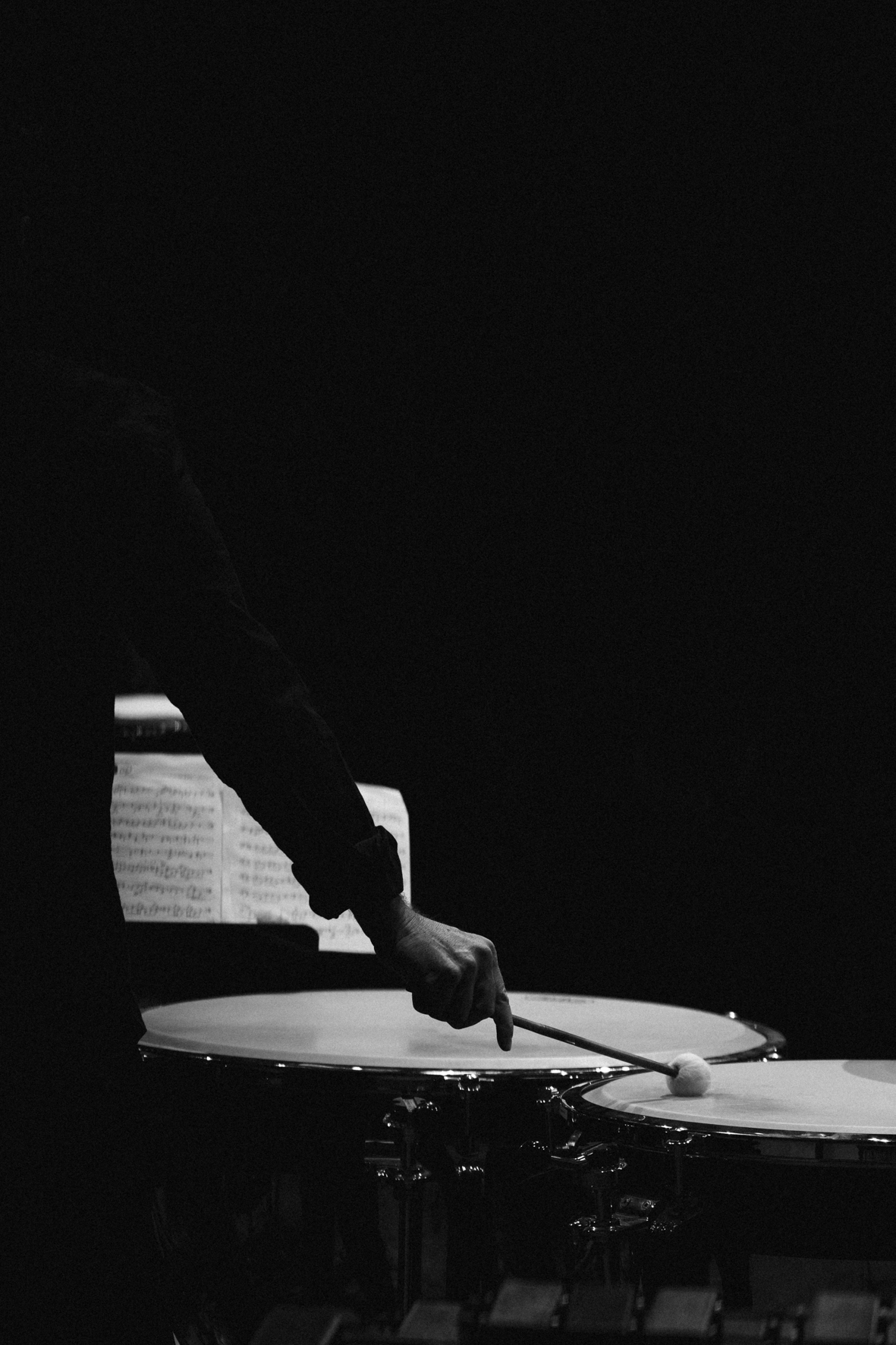 Les percussionnistes Camille Baslé et Georgi Varbanov photographiés par Valentine Chauvin au Festival de Piano de la Roque d'Anthéron en août 2024