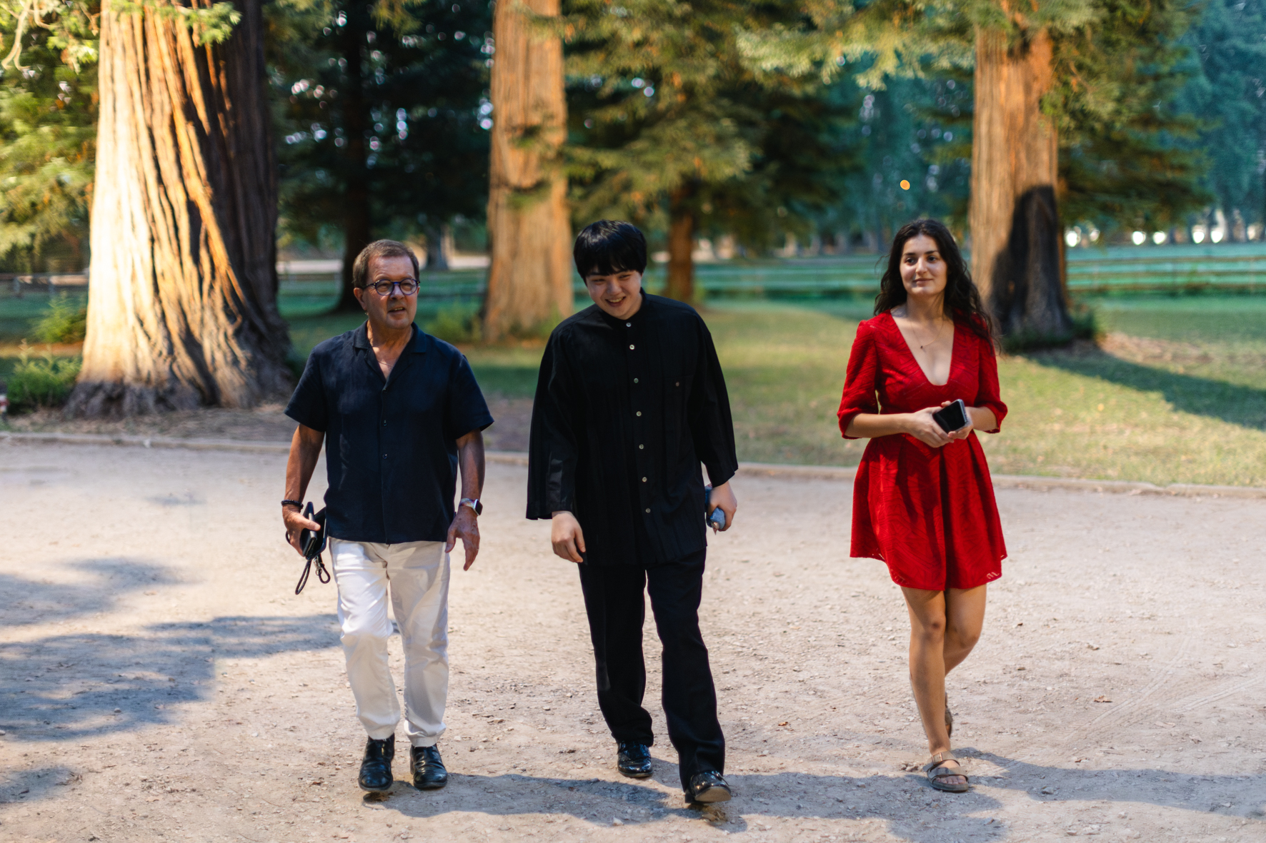 Le pianiste Mao Fujita en compagnie de René Martin photographié par Valentine Chauvin au Festival de Piano de la Roque d'Anthéron en août 2024
