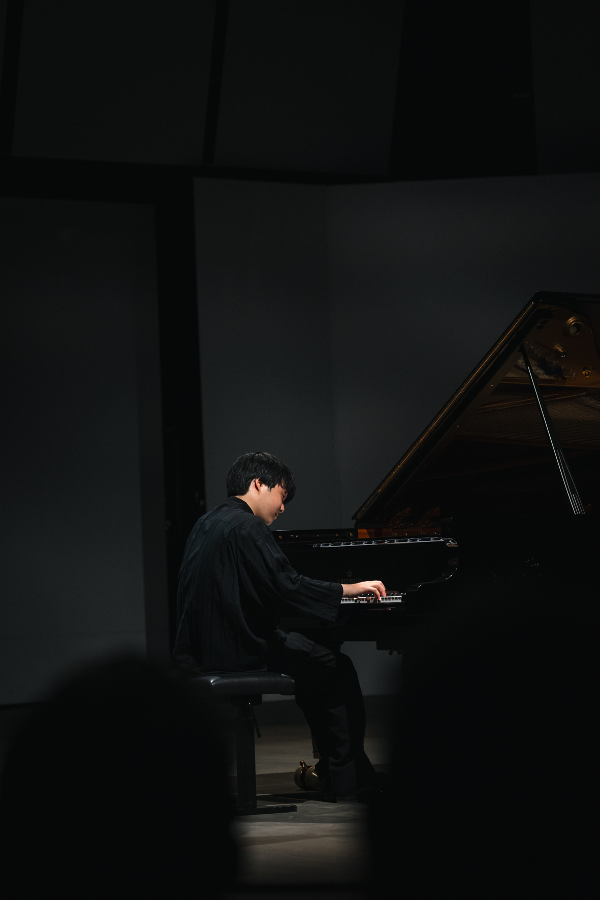 Le pianiste Mao Fujita photographié par Valentine Chauvin au Festival de Piano de la Roque d'Anthéron en août 2024
