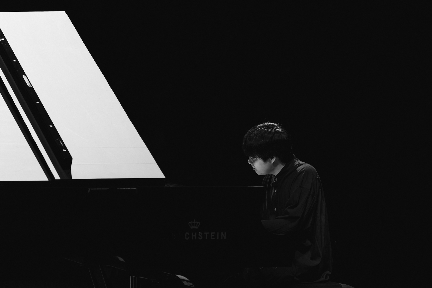 Le pianiste Mao Fujita photographié par Valentine Chauvin au Festival de Piano de la Roque d'Anthéron en août 2024