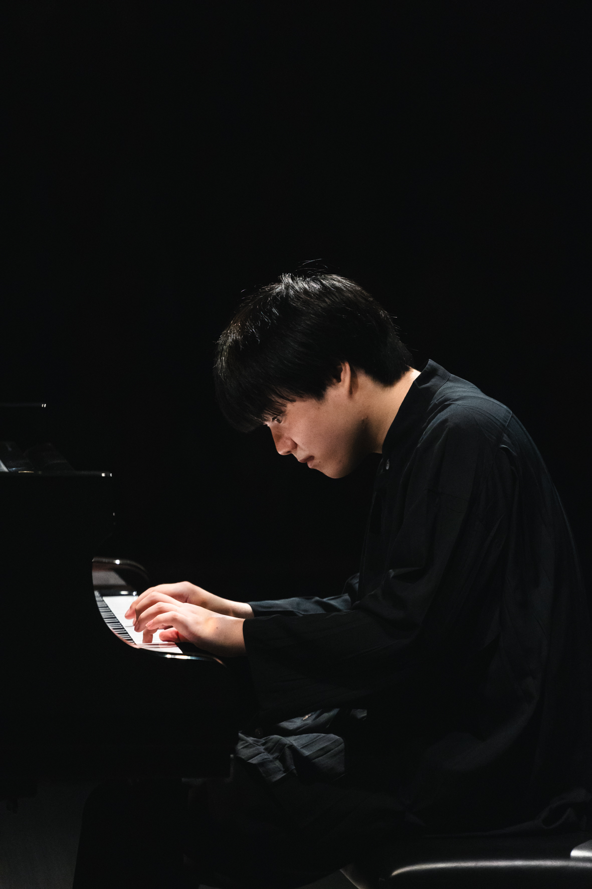 Le pianiste Mao Fujita photographié par Valentine Chauvin au Festival de Piano de la Roque d'Anthéron en août 2024