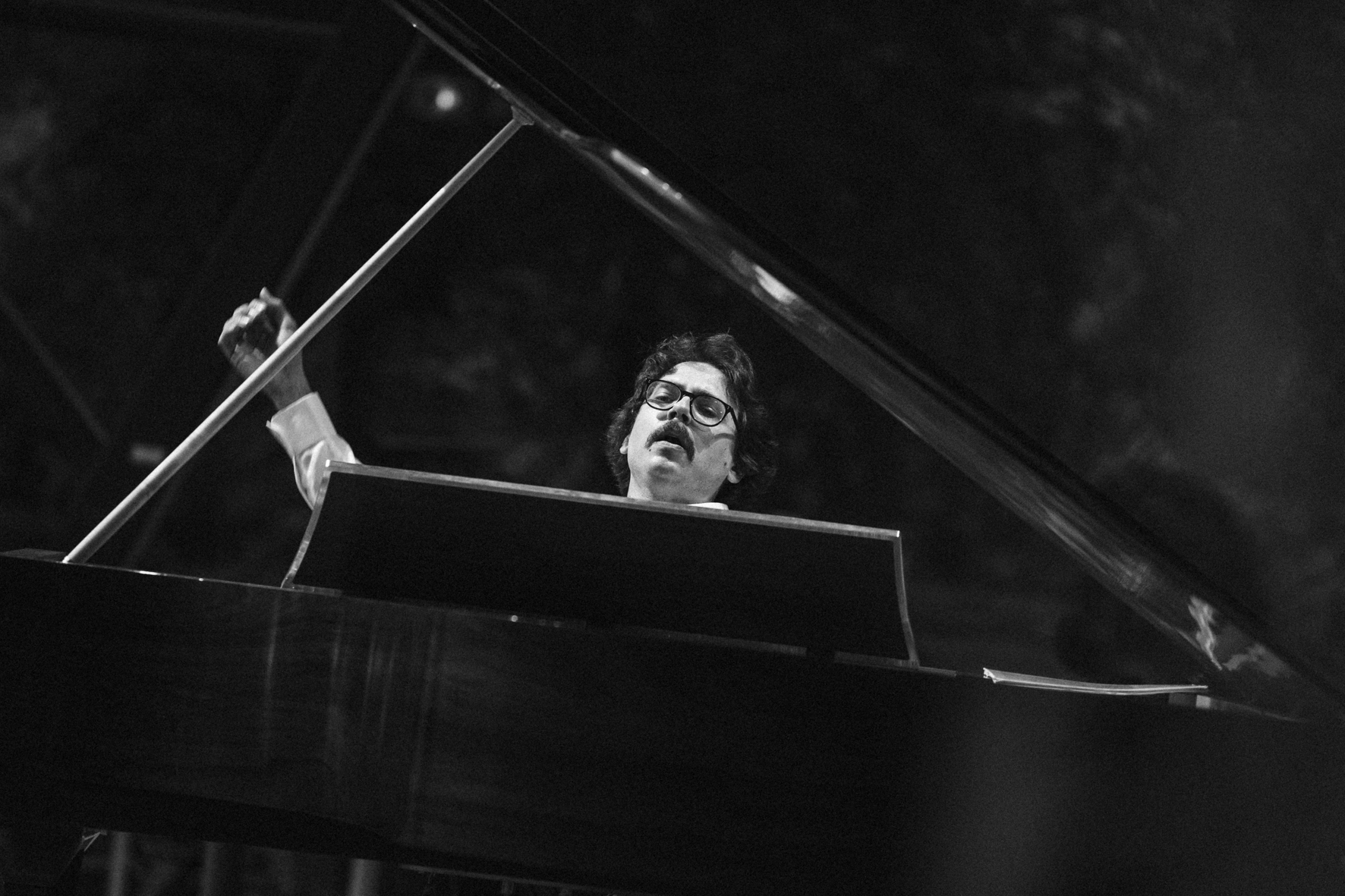 Le pianiste Lucas Debargue photographié par Valentine Chauvin au Festival de Piano de la Roque d'Anthéron en août 2024