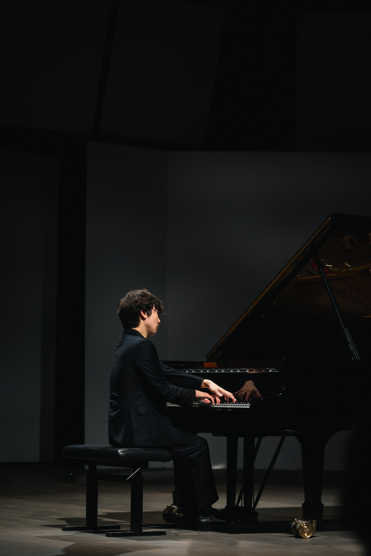 Le pianiste Seong-Jin Cho photographié par Valentine Chauvin au Festival de Piano de la Roque d'Anthéron en août 2024
