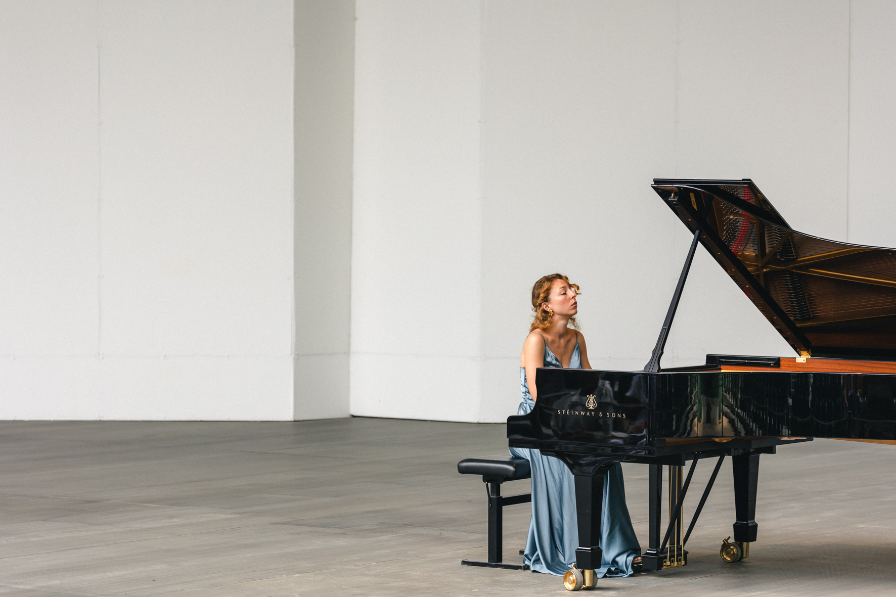 La pianiste Jodyline Gallavardin photographié par Valentine Chauvin au Festival de Piano de la Roque d'Anthéron en août 2024
