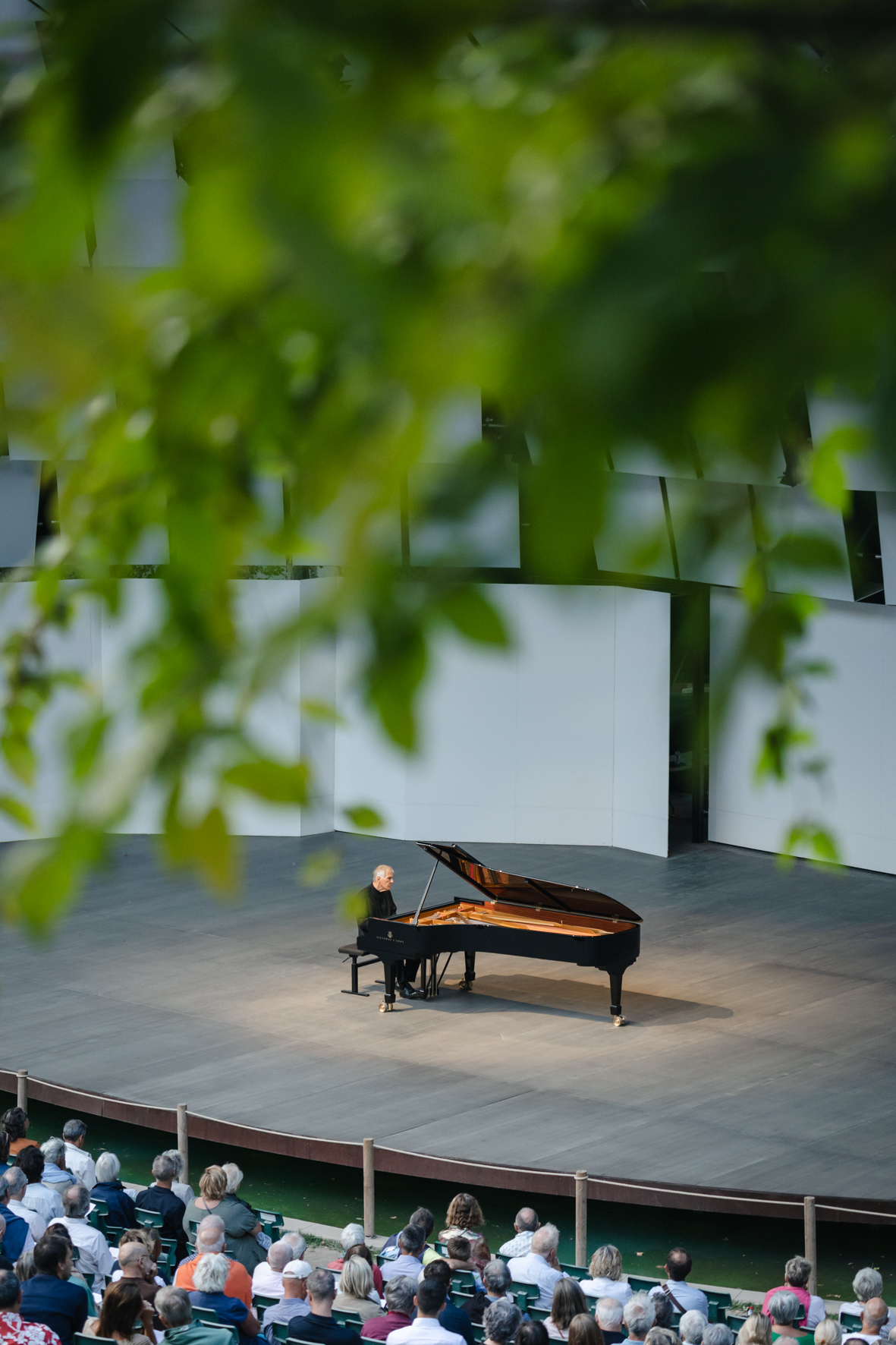 Le pianiste Christian Zacharias photographié par Valentine Chauvin au Festival de Piano de la Roque d'Anthéron en août 2024