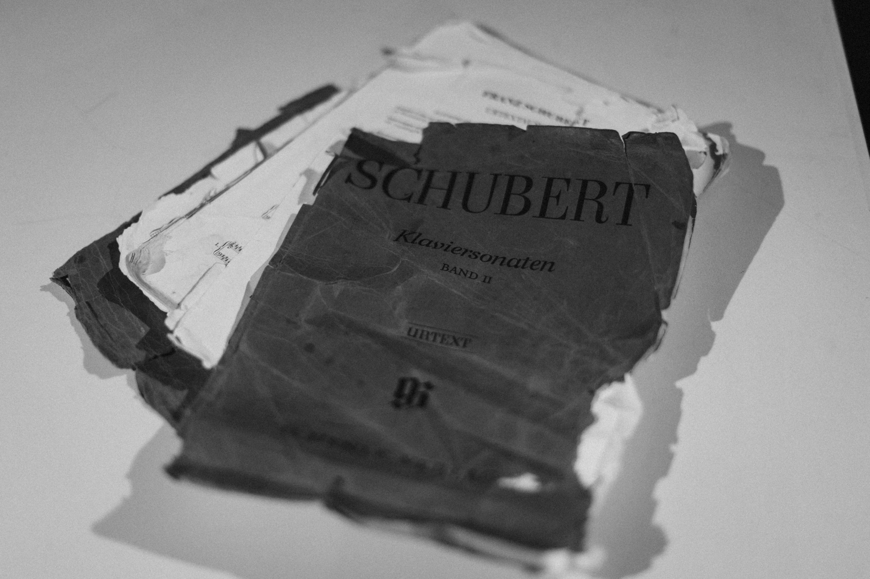 La partition Klaviersonaten de Schubert appartenant au pianiste Jonathan Biss, photographiée par Valentine Chauvin au Festival de Piano de la Roque d'Anthéron en août 2024