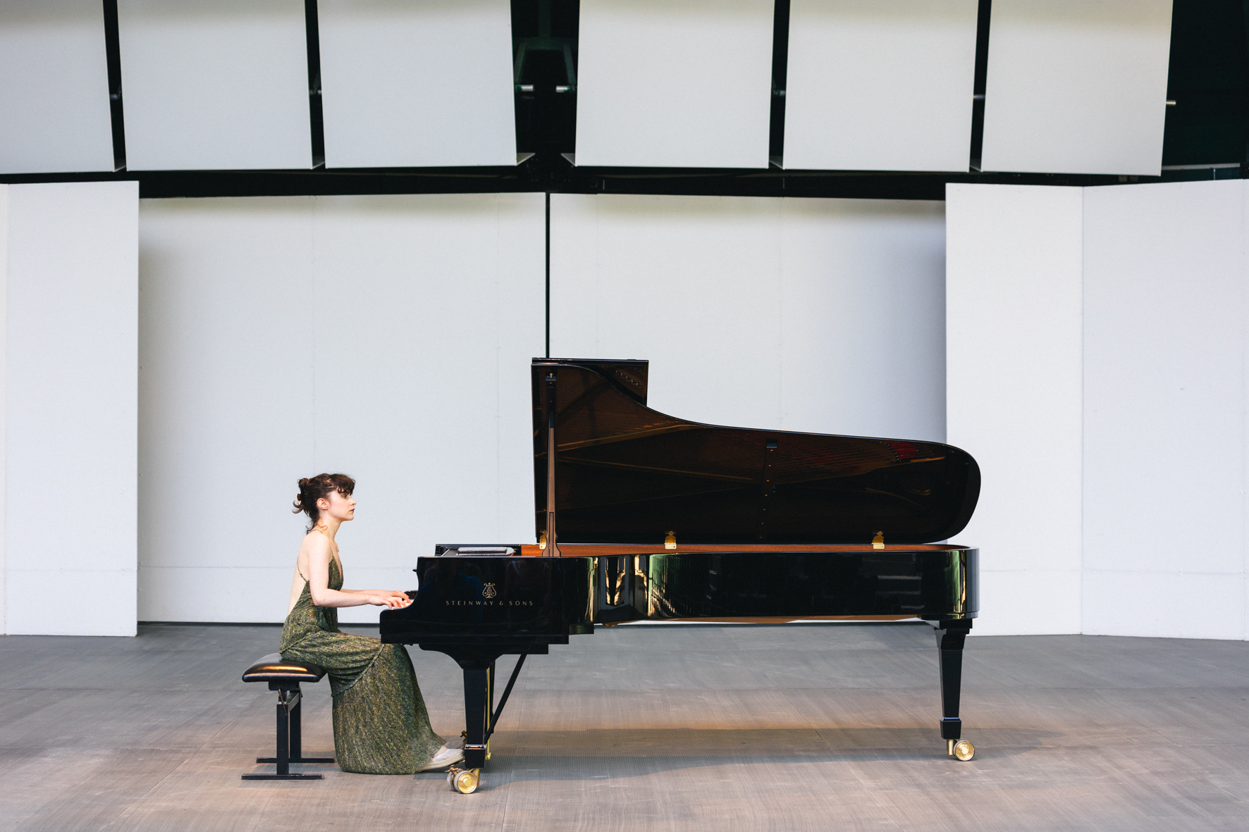 La pianiste Juliette Journaux photographié par Valentine Chauvin au Festival de Piano de la Roque d'Anthéron en août 2024