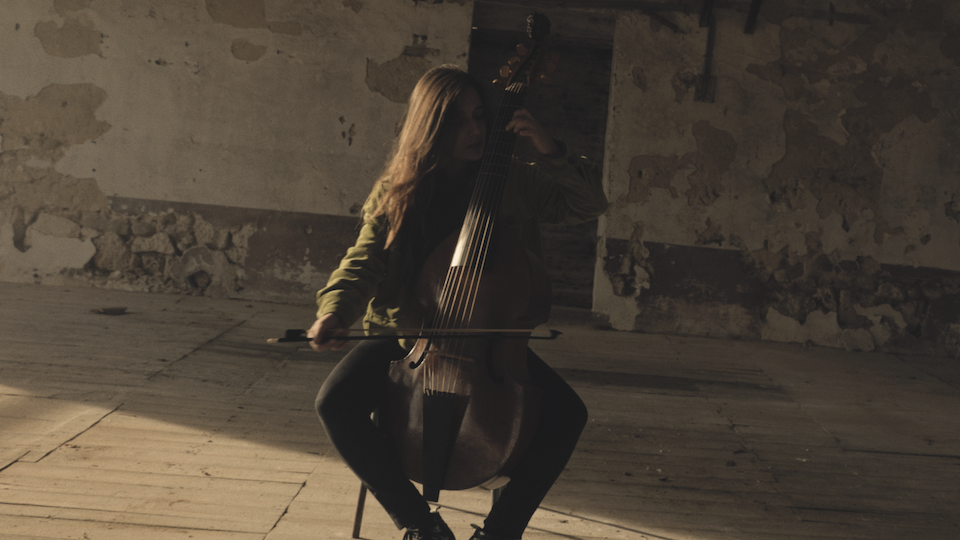 La violiste Salomé Gasselin et son nouvel album Mystères, clip de la Passacaille de Biber réalisé par Valentine Chauvin