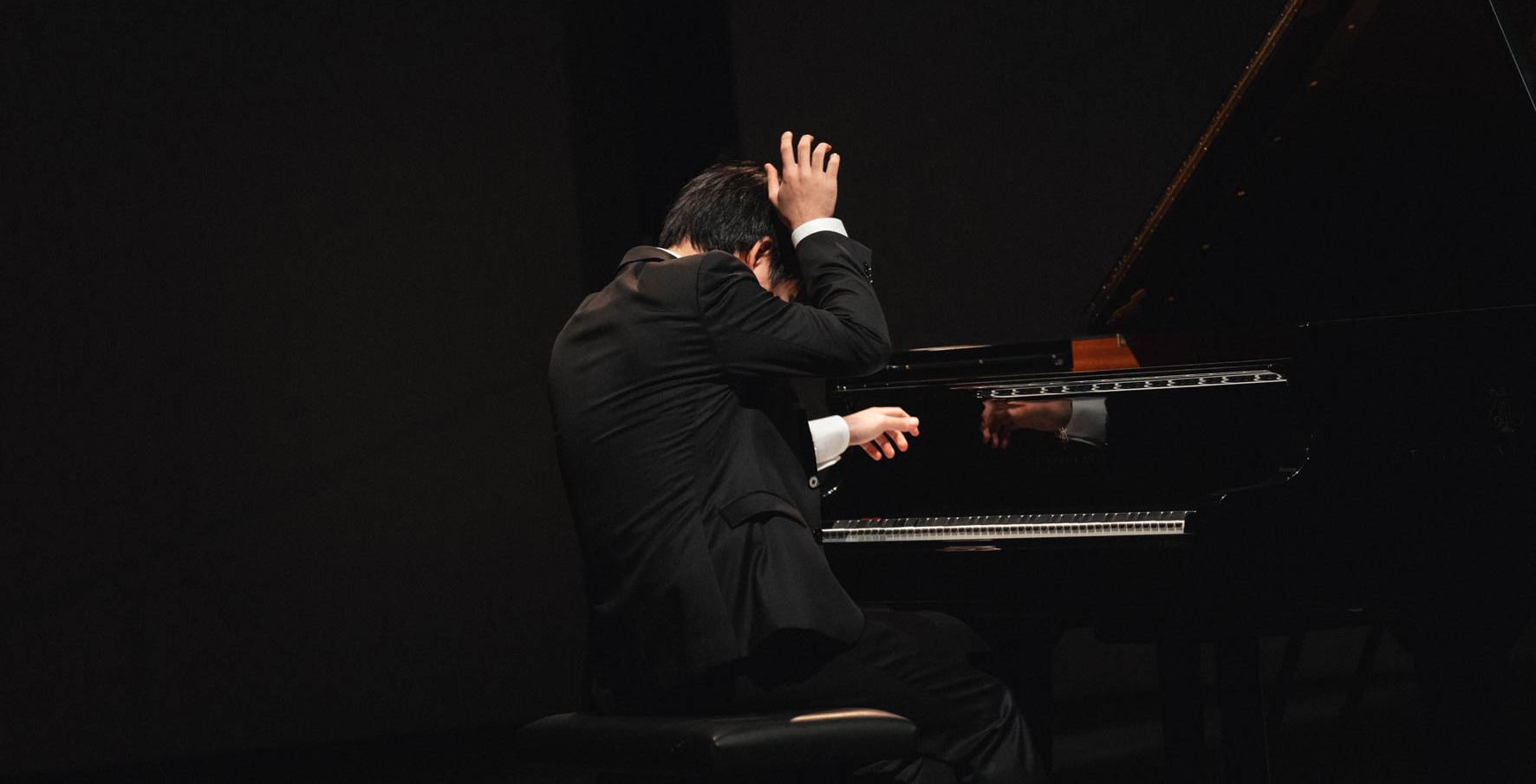 Le pianiste Kevin Chen photographié par Valentine Chauvin au Festival de Piano de la Roque d'Anthéron en août 2023
